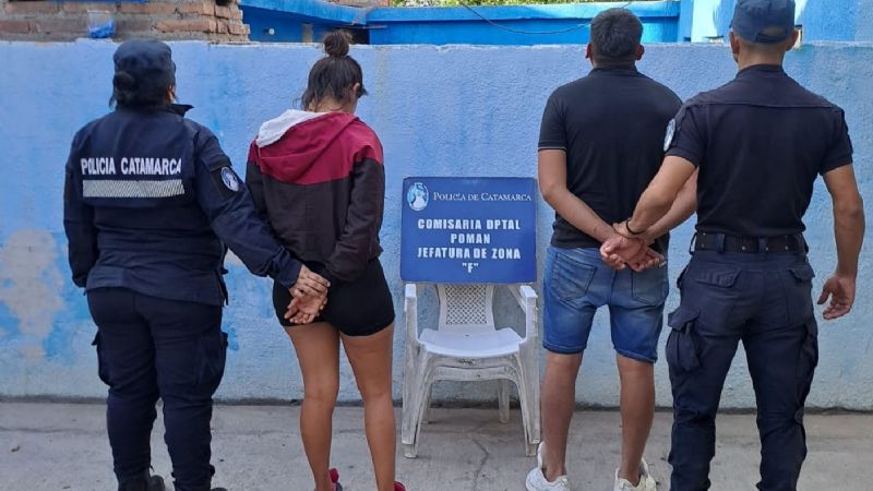 Arrestan a dos personas acusadas de golpear y robar a una mujer