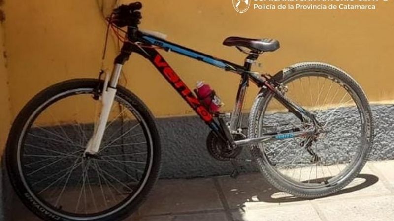 En un descampado, encontraron una bicicleta robada