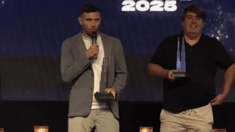 El premio Alumni a “Maravilla” Martínez y Mastantuono