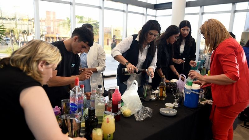 Entregaron certificados a 83 nuevos bartenders internacionales