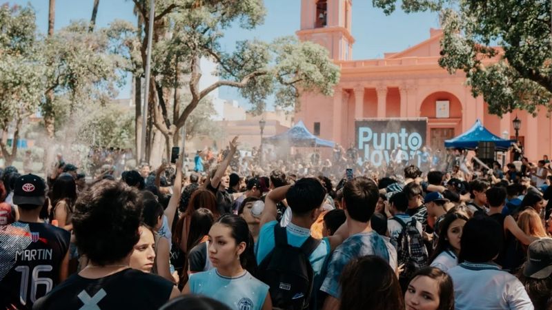 Quince demorados tras el "banderazo" en Plaza 25 de Mayo