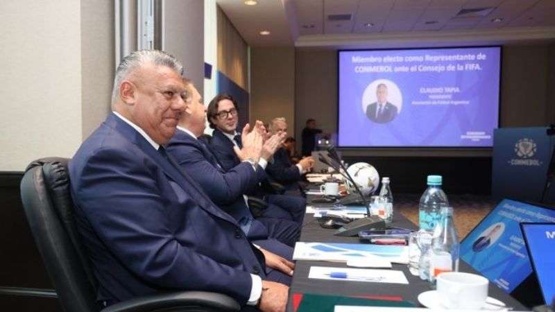 Tapia miembro pleno del Consejo de la FIFA