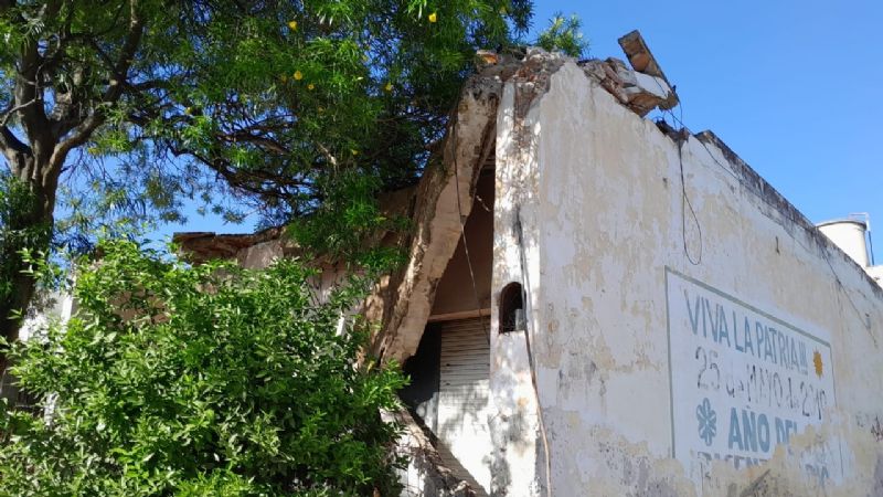 Explosión y derrumbe en una vivienda de la Capital