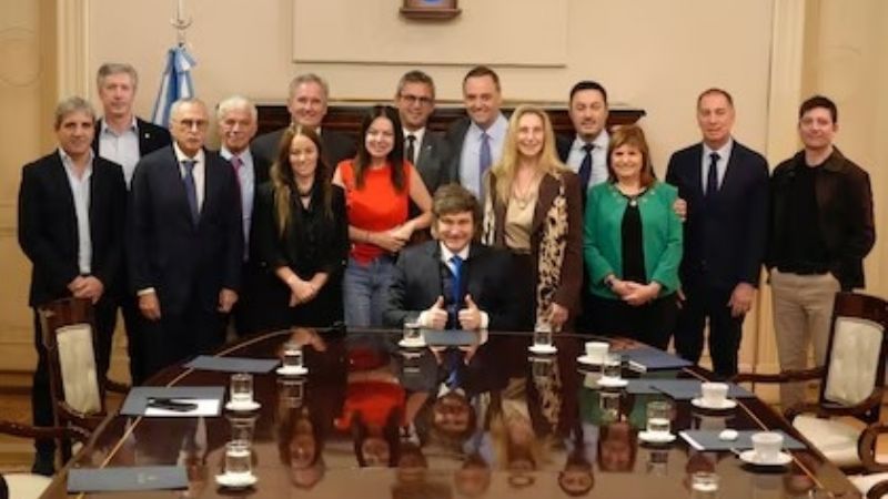 Con el debut de Santilli y Adorni, Milei encabezó la primera reunión con el nuevo Gabinete