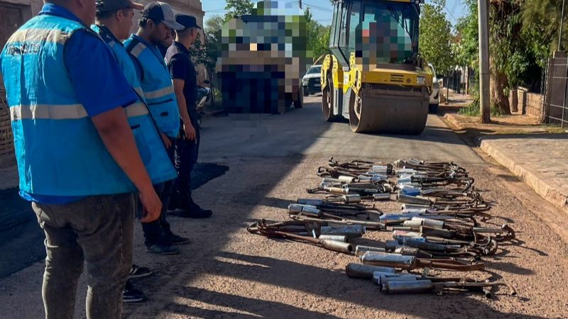 Tinogasta: destruyen casi un centenar de caños de escape decomisados