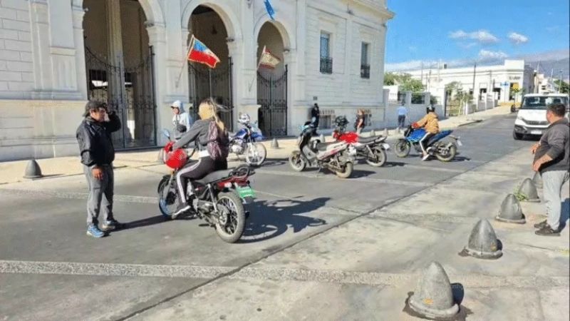 Protesta de Uber Motos para ser incluidos en la ordenanza que regulará la App en Capital