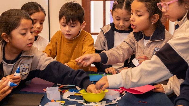 Los estudiantes disfrutaron de la palabra, el juego y el canto en la Feria del Libro