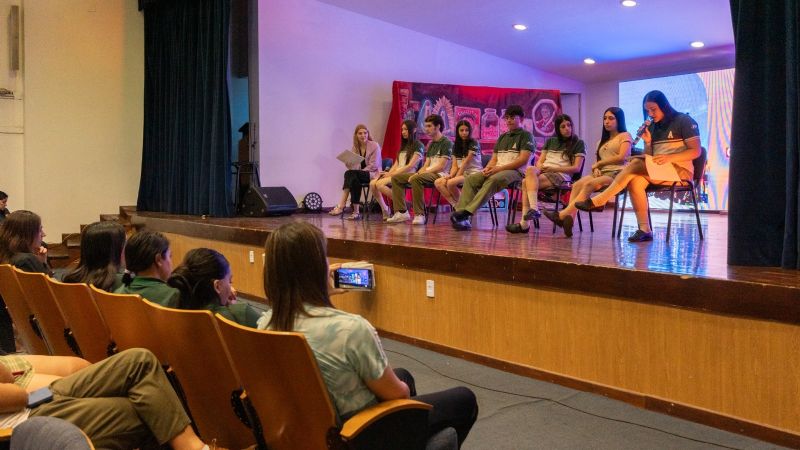 Los estudiantes disfrutaron de la palabra, el juego y el canto en la Feria del Libro