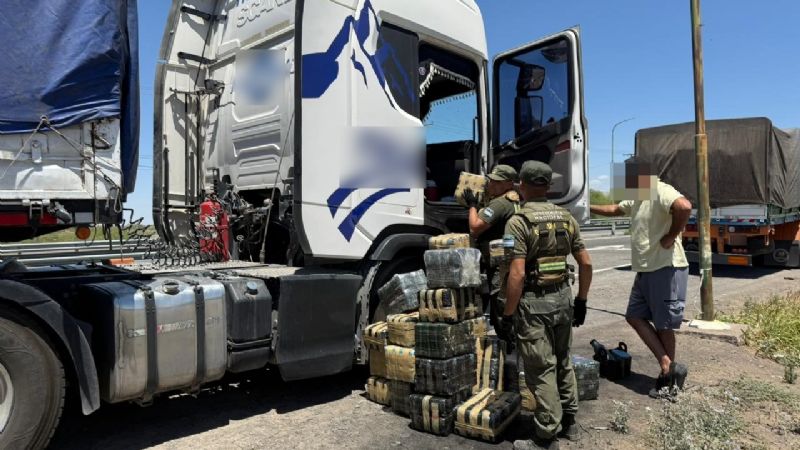 ¡Atrapan camión cargado con más de 300 kilos de coca rumbo a Chile!