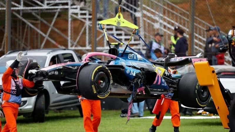 Colapinto chocó, reparó y mañana larga 18vo.