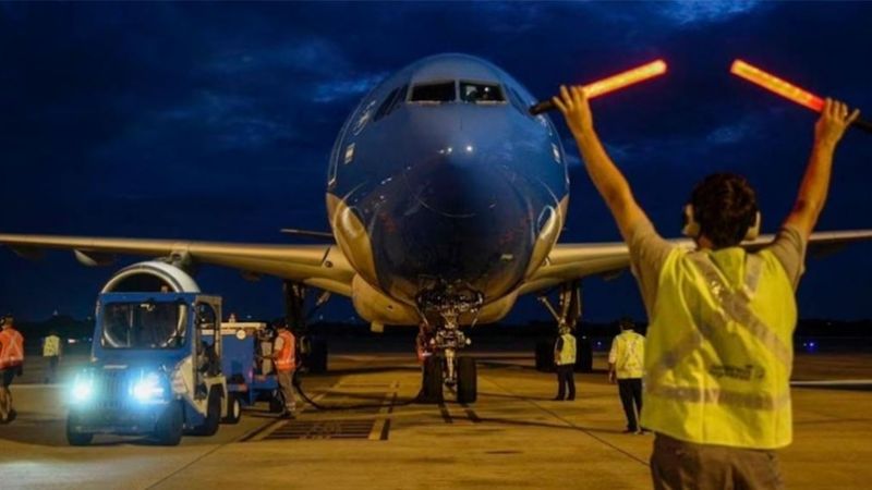 Controladores aéreos lanzan protestas y anticipan demoras en las fiestas