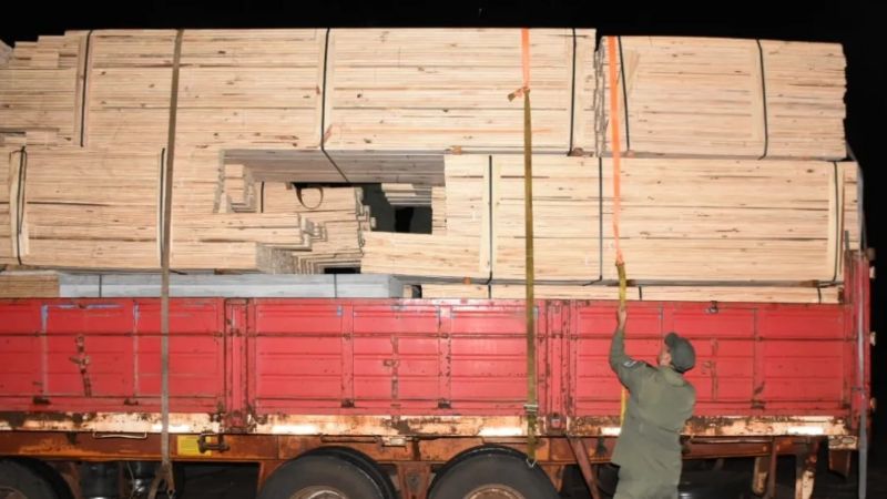 Descubren más de tres toneladas de marihuana que eran trasladadas entre placas de maderas
