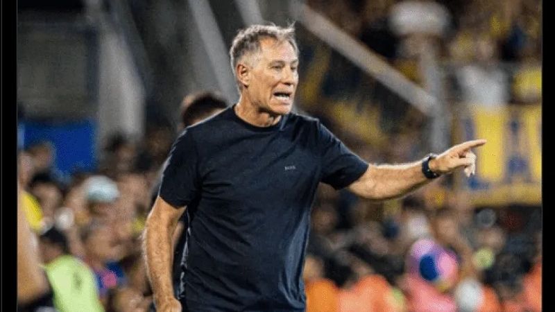 Sorpresiva salida de Holan de Rosario Central