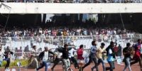 Caos en el estadio que visitó Messi; hubo disturbios, destrozos e invasión tras la aparición de Messi en India.