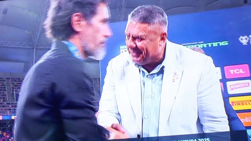 Domínguez ni miró a Tapia en la premiación