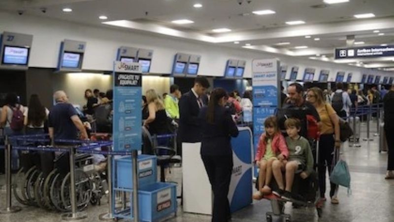 Rige el paro de controladores aéreos: hay más de 24.000 pasajeros afectados