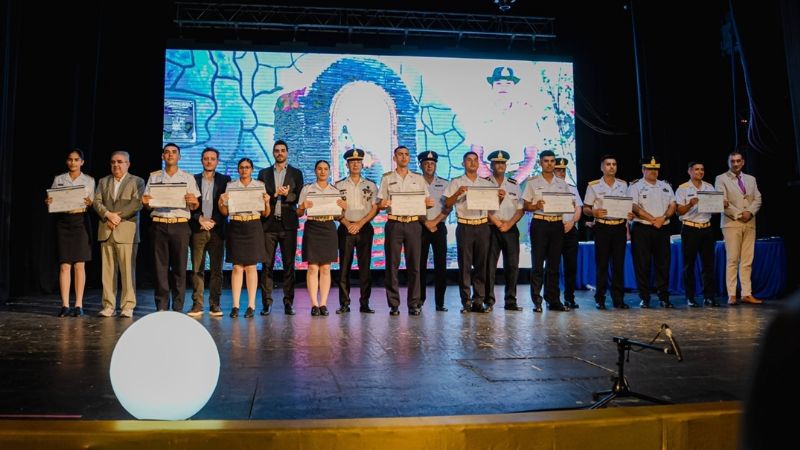 Egresó la nueva promoción de oficiales ayudantes y subadjutores de la Policía