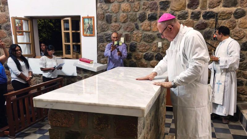 Consagran el altar y dedican el templo parroquial de Hualfín