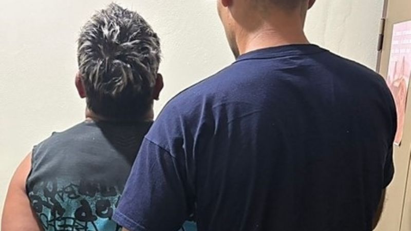 Arrestan a un hombre por agredir a su hija
