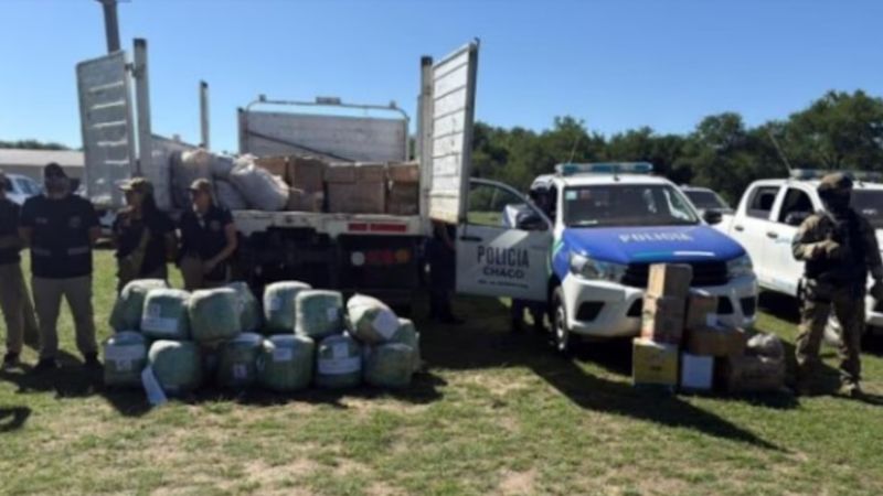 Capturaron a 7 policías intentando robar cocaína en una quema de droga en Chaco