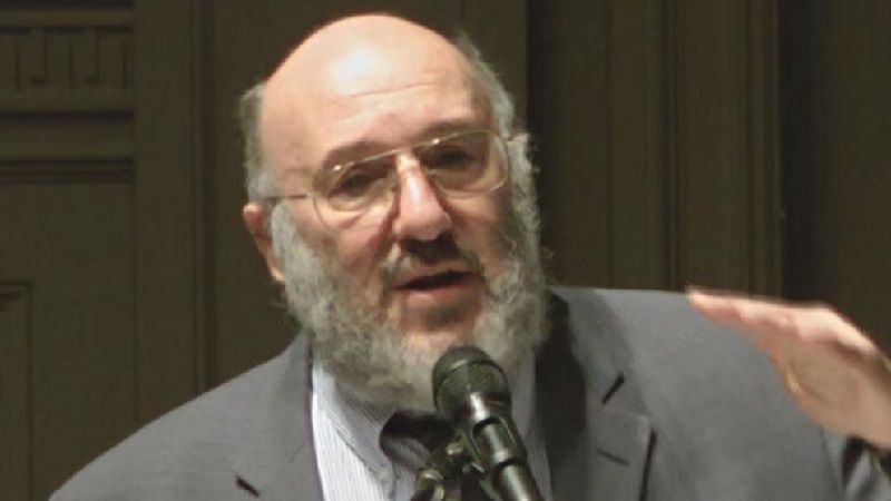 Prostitución, narcotráfico, trabajo infantil en el libro que regaló Milei