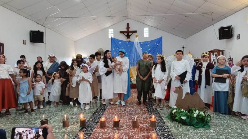 Anticipando la Navidad, la comunidad Virgen de Luján disfrutó de su pesebre viviente