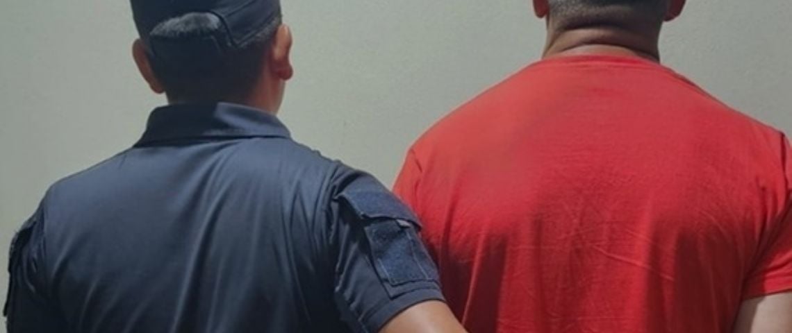 Con golpes de puño, agredió a su mamá de 74 años