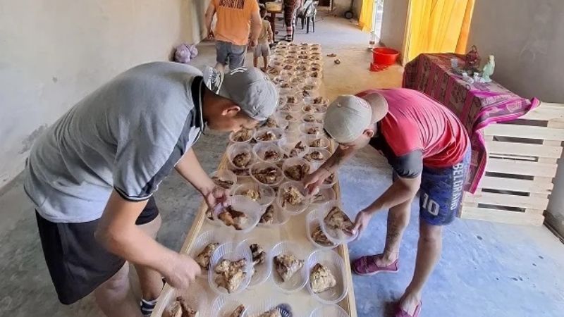 Jóvenes y el Servicio Penitenciario solidarios en Nochebuena y Navidad