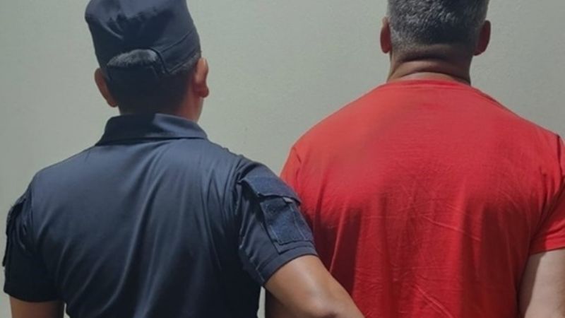 Agredió a su hijastra