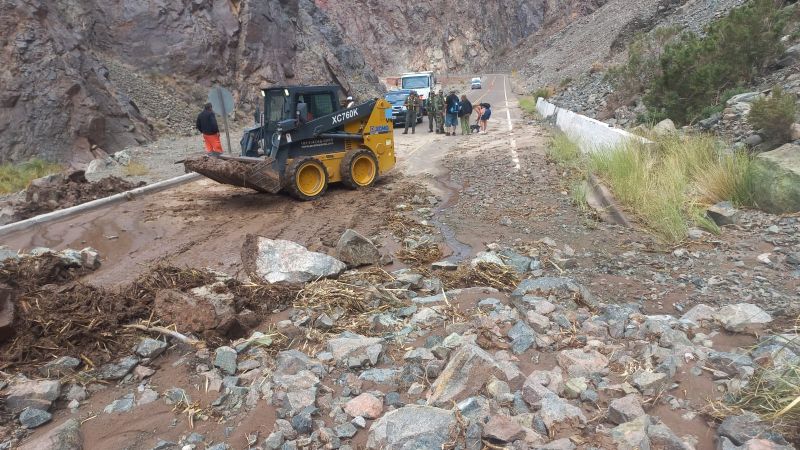 El Paso de San Francisco cerrado por derrumbes