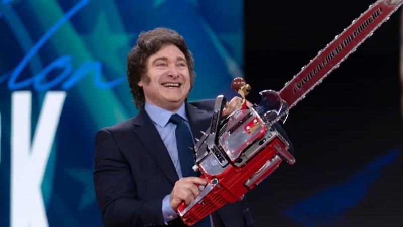 La cantidad de empleados de la administración pública nacional se redujo un 17%