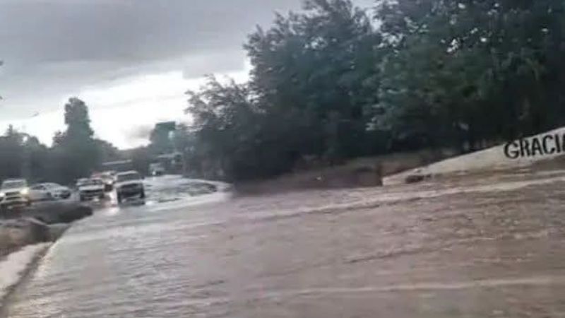 Por crecidas, transitar con precaución por RN 40 en Santa María