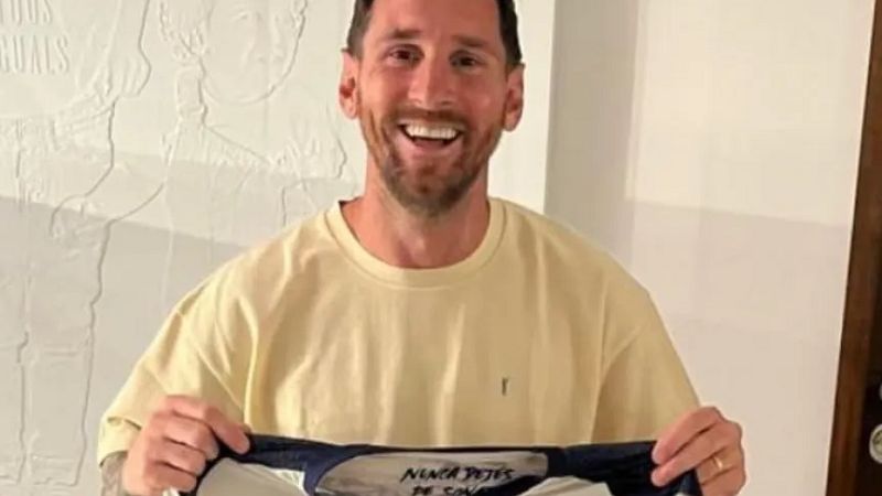 Messi relajado y "haciendo" sociales