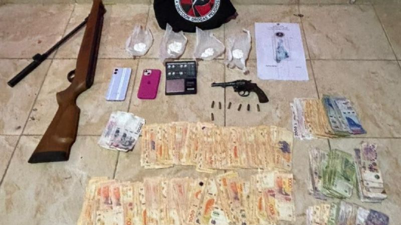 Contra el narcomenudeo: detienen a una mujer y secuestran droga, un arma de fuego y dinero