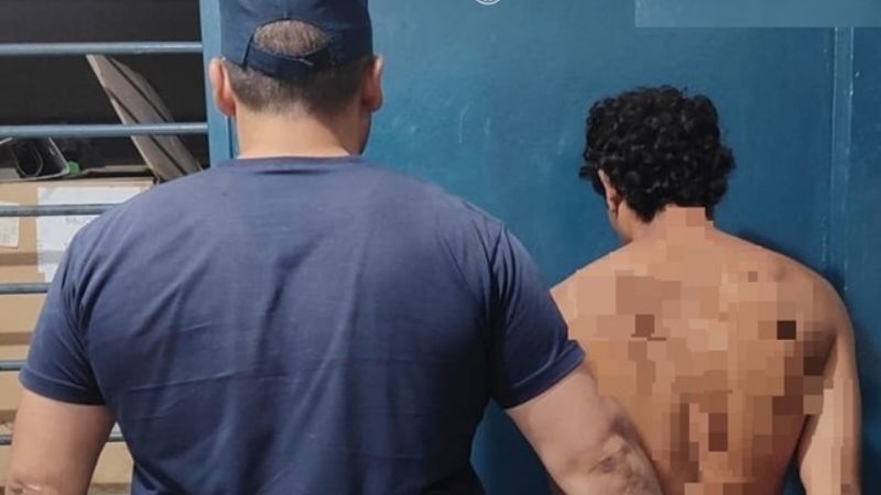 Ladrón fue sorprendido dentro de una casa