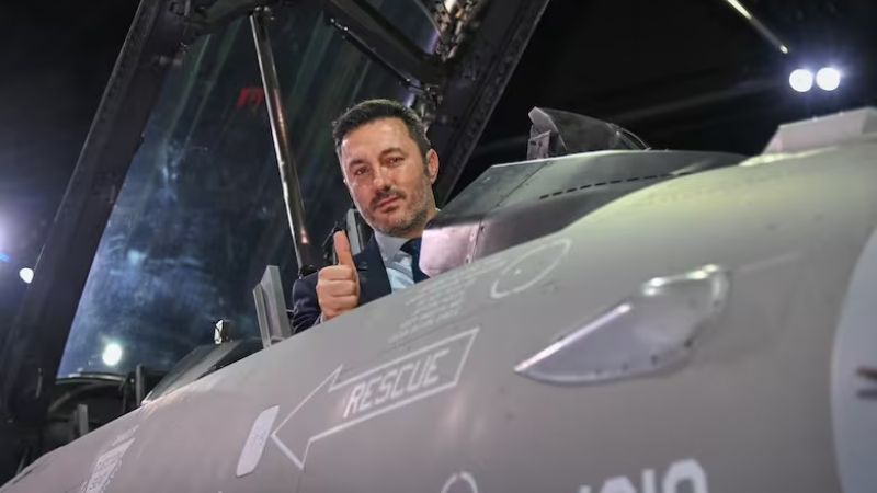 Presentación oficial de los aviones F-16