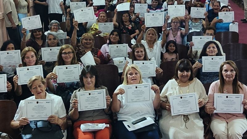 Ciencias Económicas capacitó a adultos mayores en innovación y emprendimiento