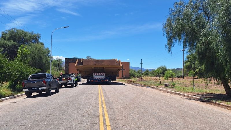 Por equipo minero de dimensiones especiales, precaución en el ingreso a Tinogasta