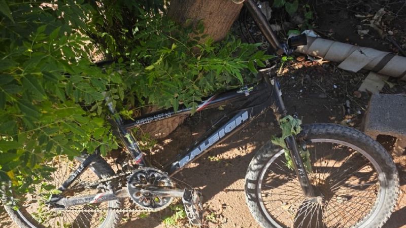 En una plazoleta encontraron una bicicleta robada