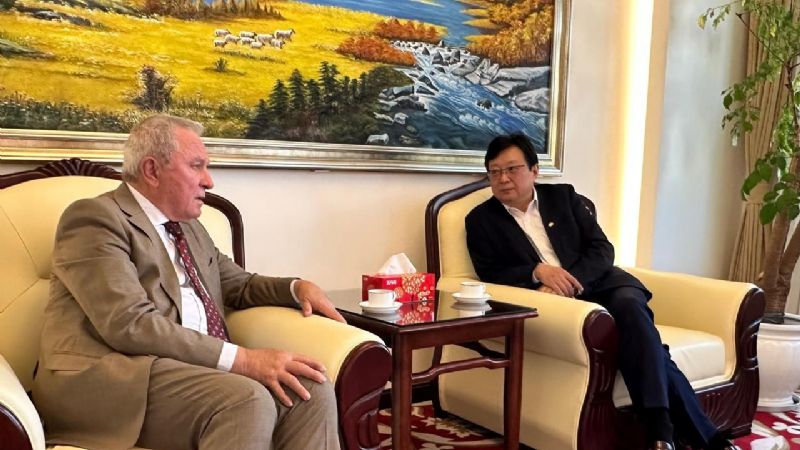 El vicegobernador Dusso fue recibido por el vicepresidente de la empresa Power China