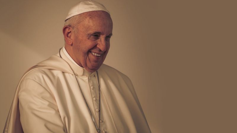 El papa Francisco pasó una noche tranquila y continúa bajo observación médica