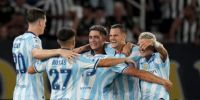 RACING se abraza en Río de Janeiro, donde conquistó la Recopa Sudamericana.