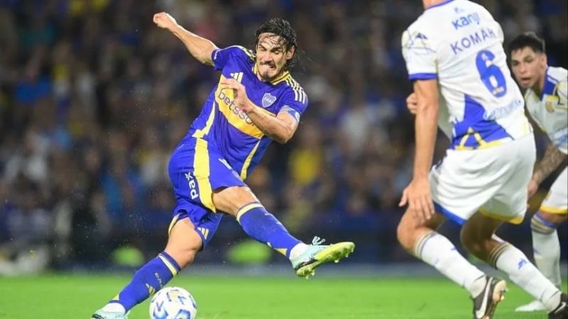 Cavani y otra mala noche; dos pifias frente al arco