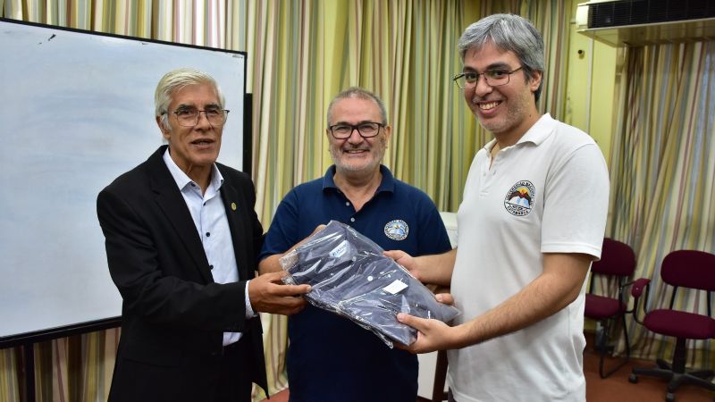 La UNCA reconoce a su personal Nodocente con la entrega de nuevos uniformes
