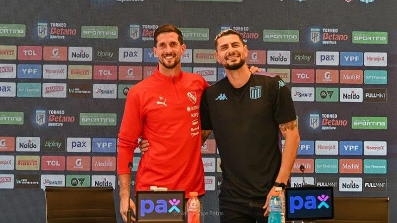 Divertido cruce entre Rey y Arias, antes del clásico