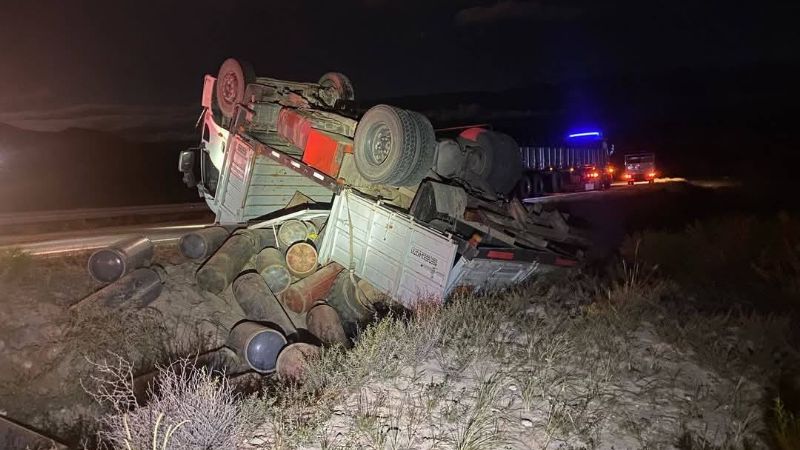 Volcó un camión con cilindros de gas