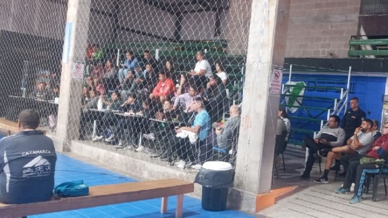 Capacitación sobre nuevas reglas de vóley