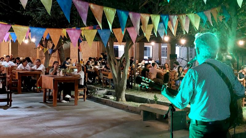 Este viernes habrá feria y “folklore a la carta"