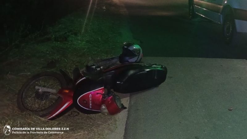 Motociclista chocó contra un poste y murió