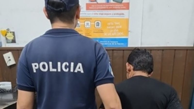 Agredió a su hija y fue aprehendido